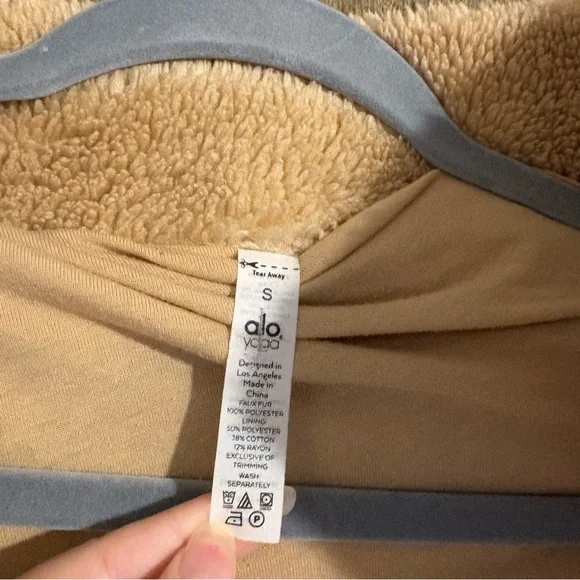 ALO Yoga Tan Sherpa Jacket - Picture 4 of 9